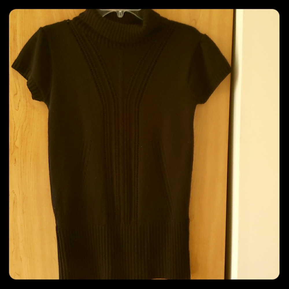 ☆ Chic Black Short-Sleeved Turtleneck ☆